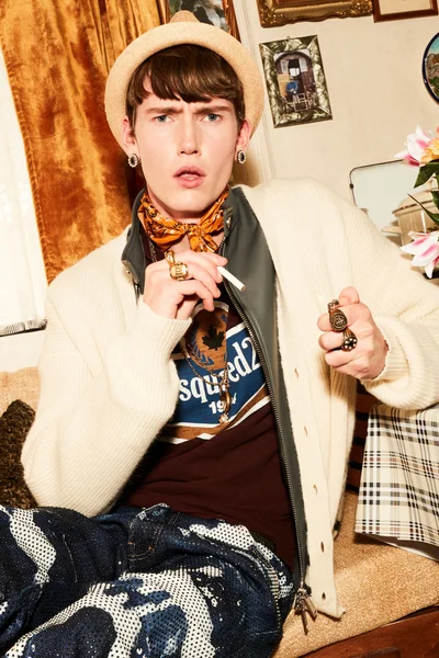 Look 16